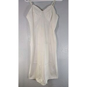 Vanity Fair Vintage 50s Women's 34 White Tricot Nylon‎ Lace Trim Full Dress Slip